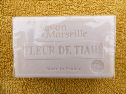 Savon parfumé à la fleur de tiaré 100g.
savon artisanal made in france