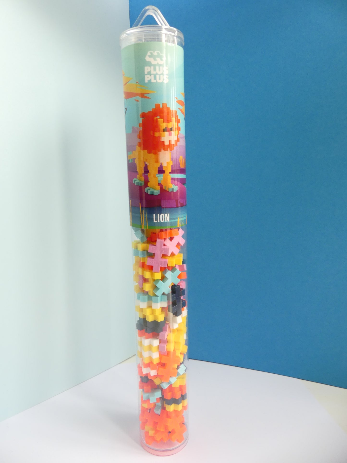 Tube lion puzzle 3d 100 pièces Plus Plus