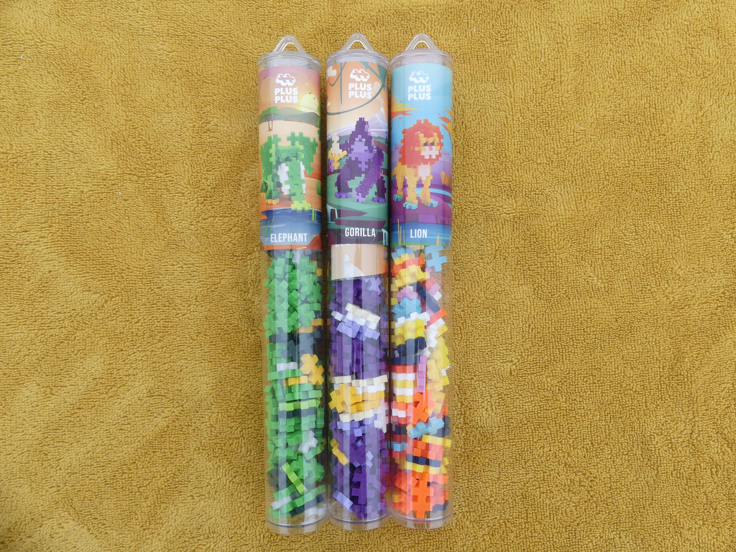 Lot de trois tubes puzzle Plus Plus: un lion, un gorille et un éléphant