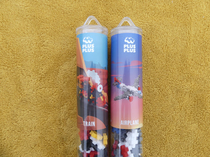 Lot de deux tubes de puzzle: un tube avion et un tube train.