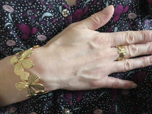 Ensemble bracelet manchette et bague fleuries et ajustables