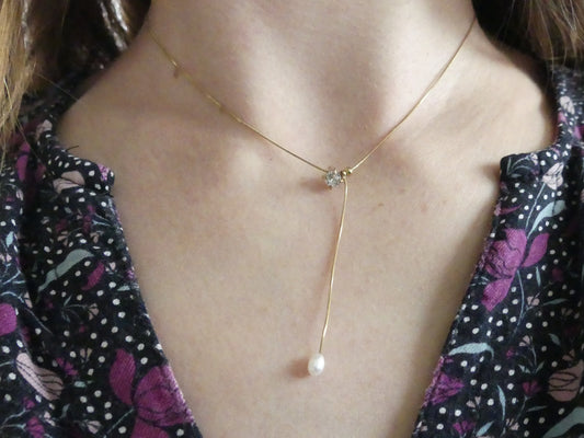 Collier Y Maja - cristal et chaîne pendante avec perle d'eau douce