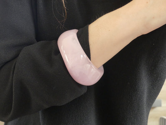 bracelet manchette en résine colorée style vintage