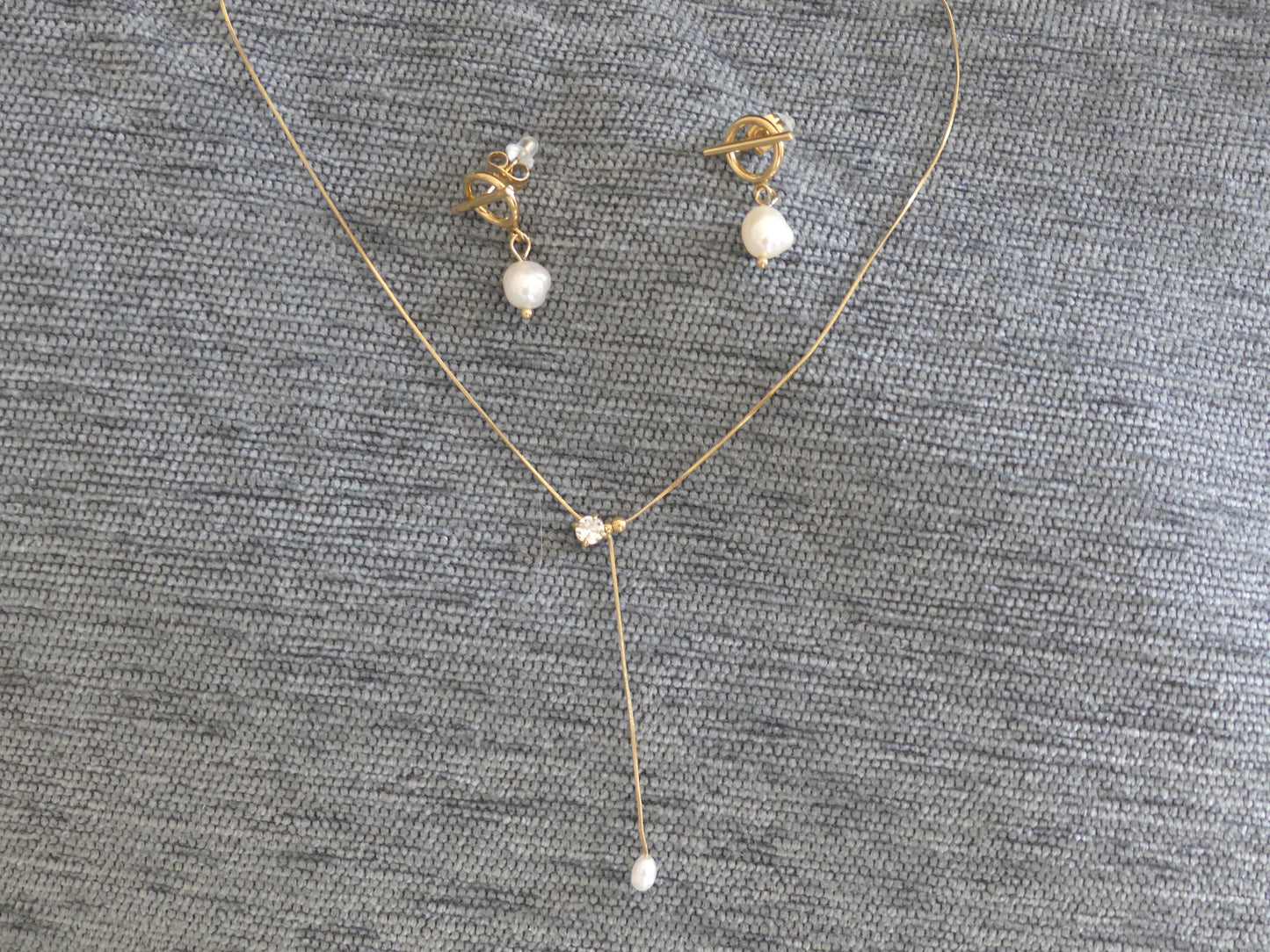ensemble collier et boucles d'oreilles perle d'eau douce