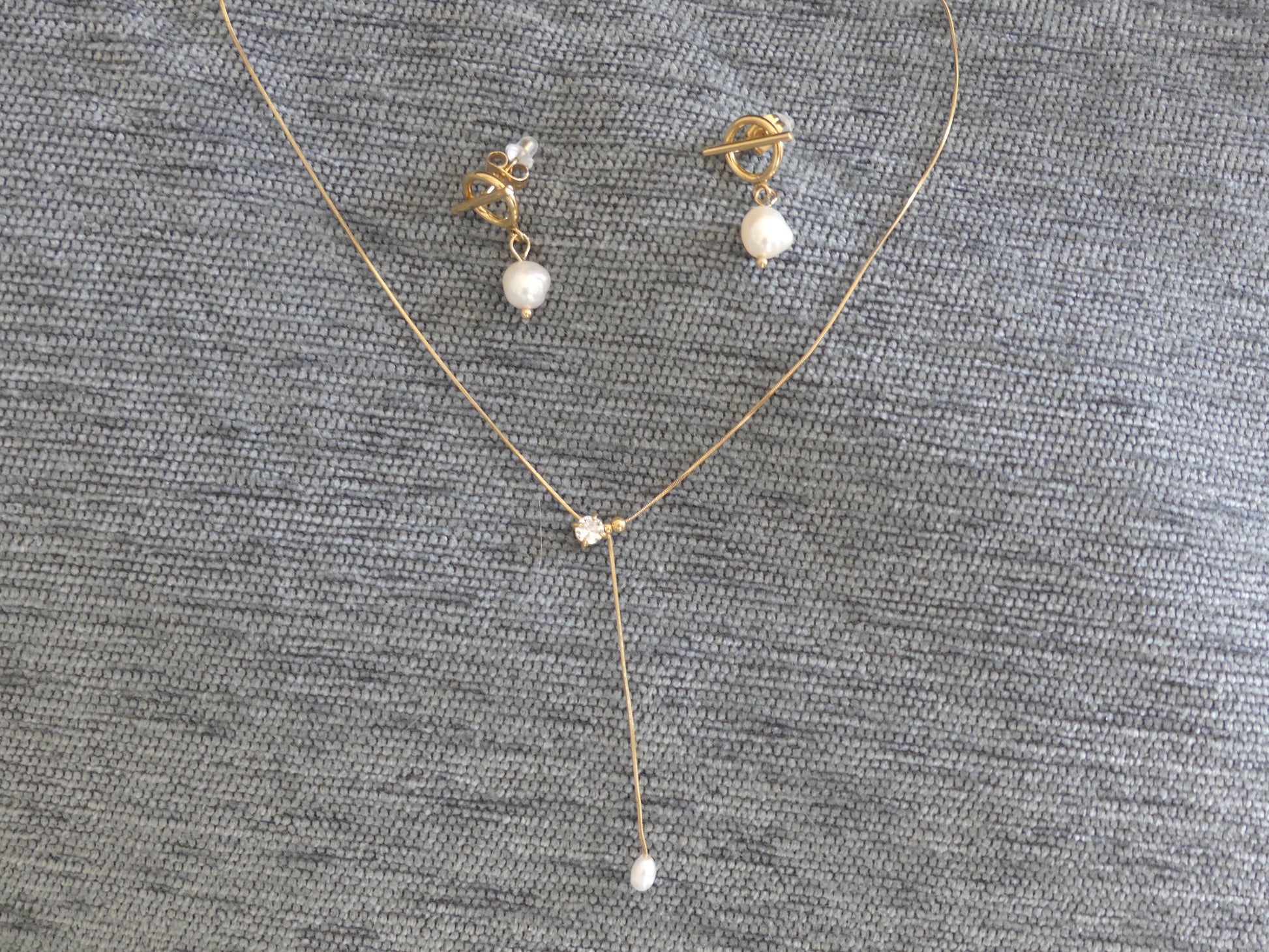 ensemble collier et boucles d'oreilles perle d'eau douce