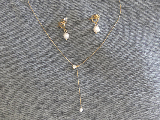 ensemble collier et boucles d'oreilles perle d'eau douce