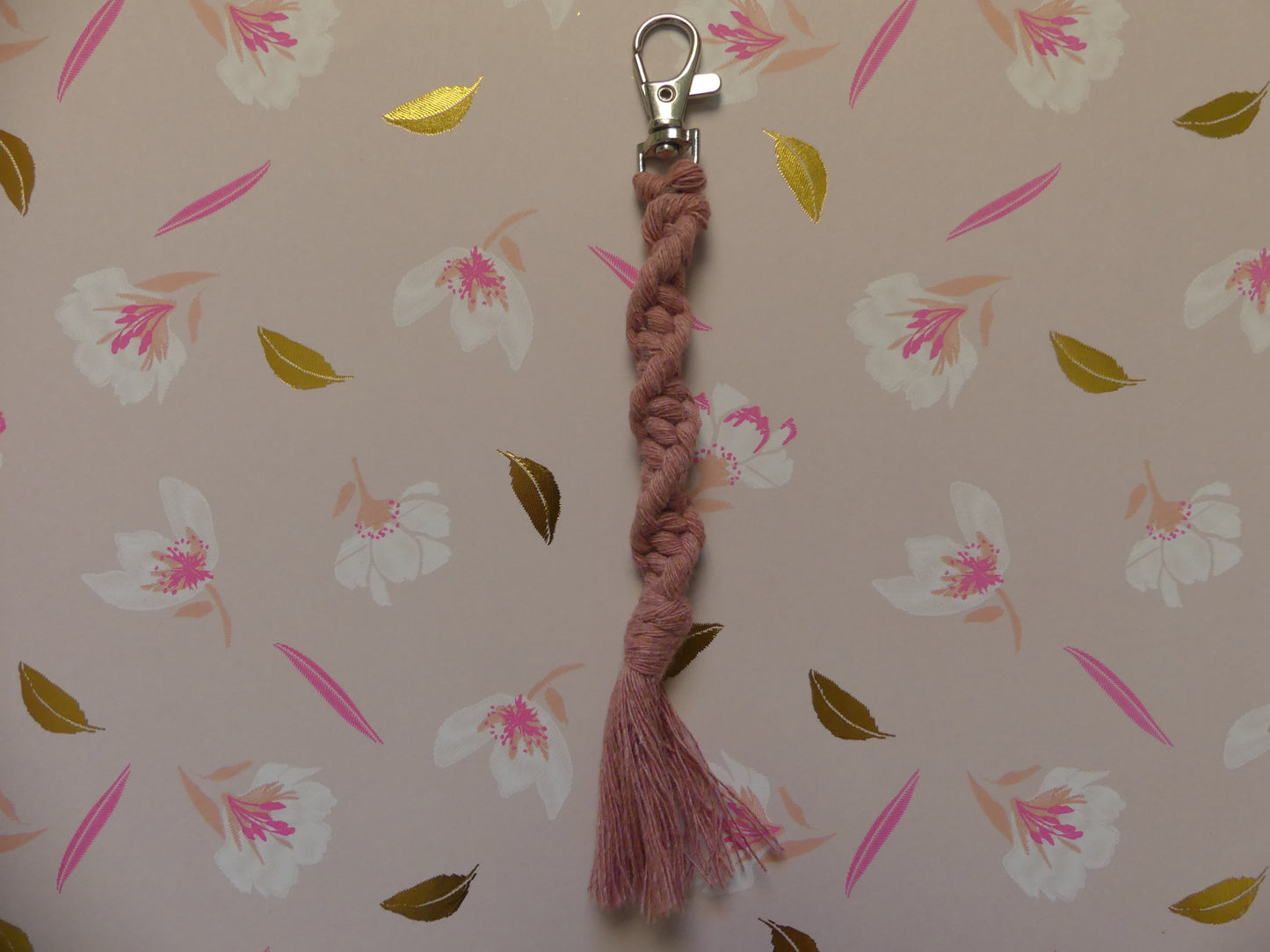 Porte-clé en macramé fait main – Torsadé et pompon