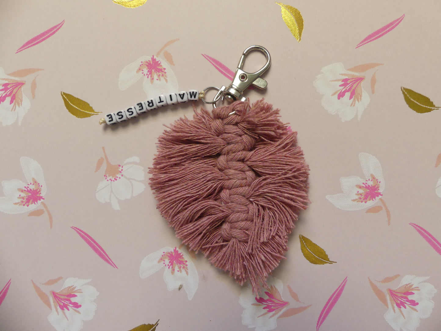 Porte-clé en macramé fait main – Feuille de tilleul
