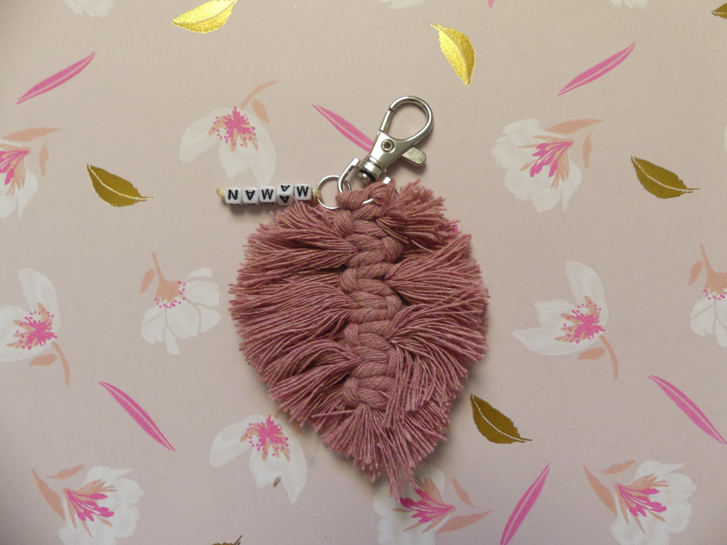 Porte-clé en macramé fait main – Feuille de tilleul