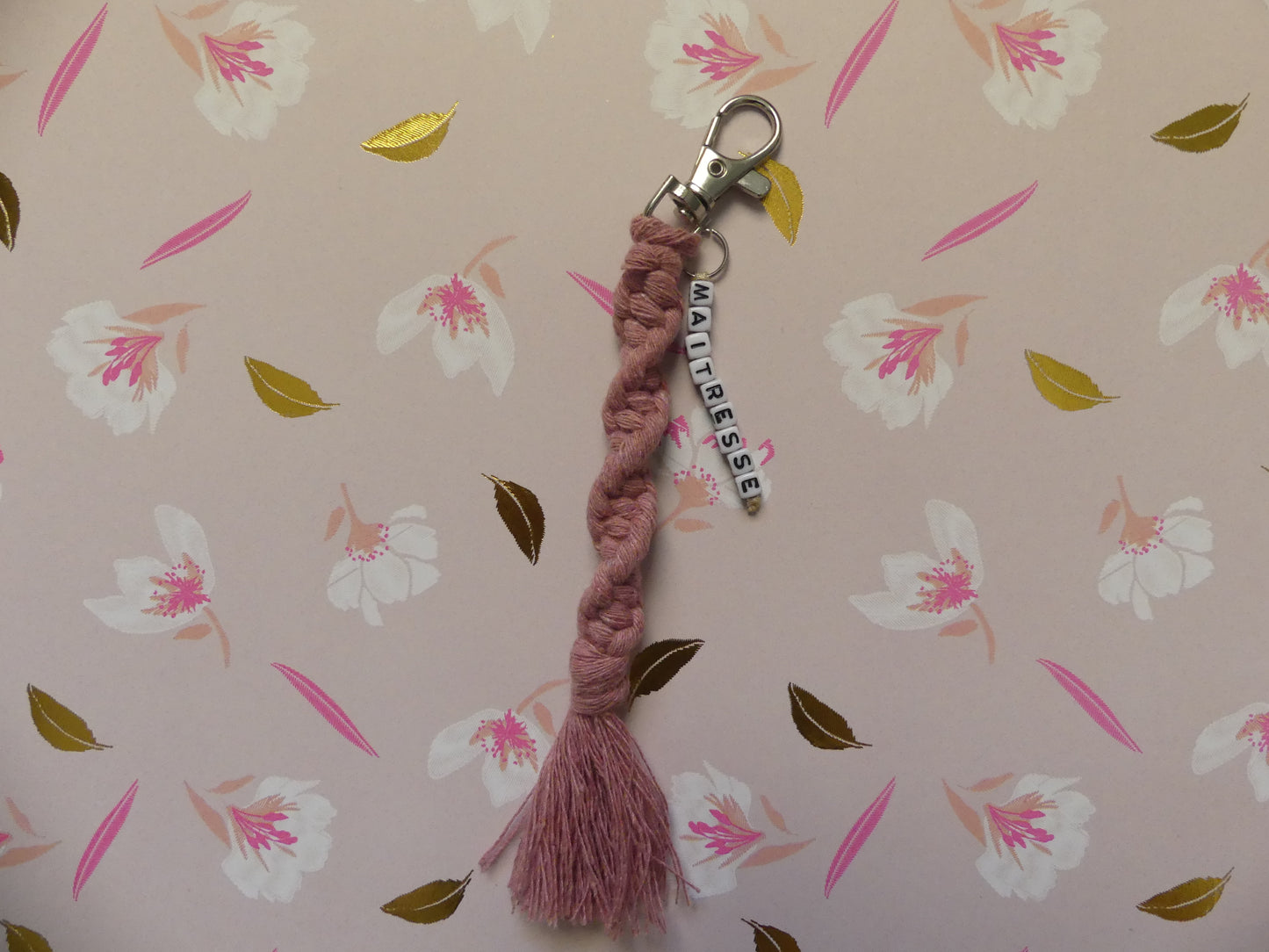 Porte-clé en macramé fait main – Torsadé et pompon