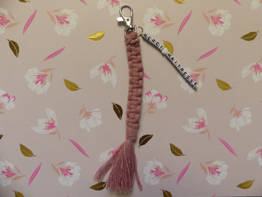 Porte-clé en macramé fait main noeuds droits – pompon