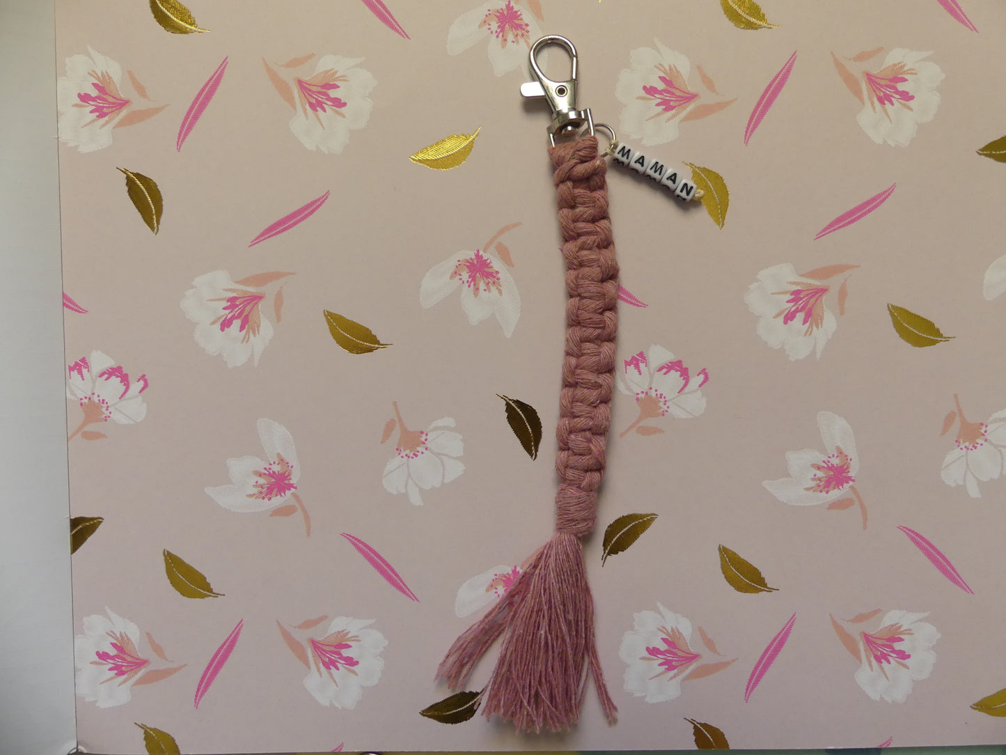 Porte-clé en macramé fait main noeuds droits – pompon