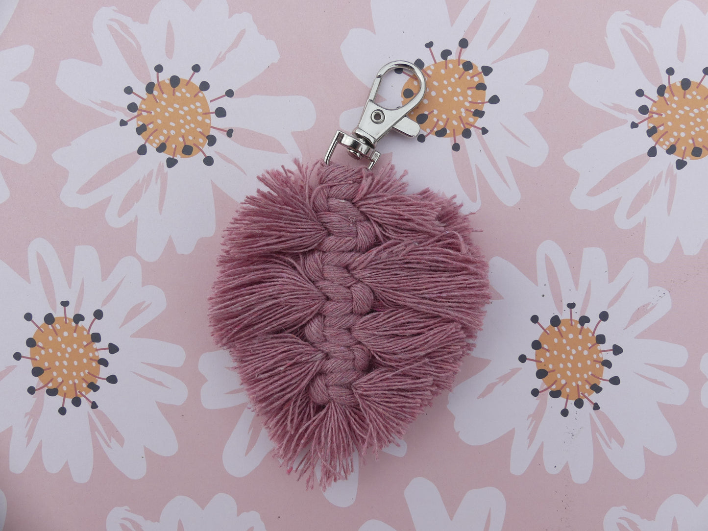 Porte-clé en macramé fait main – Feuille de tilleul