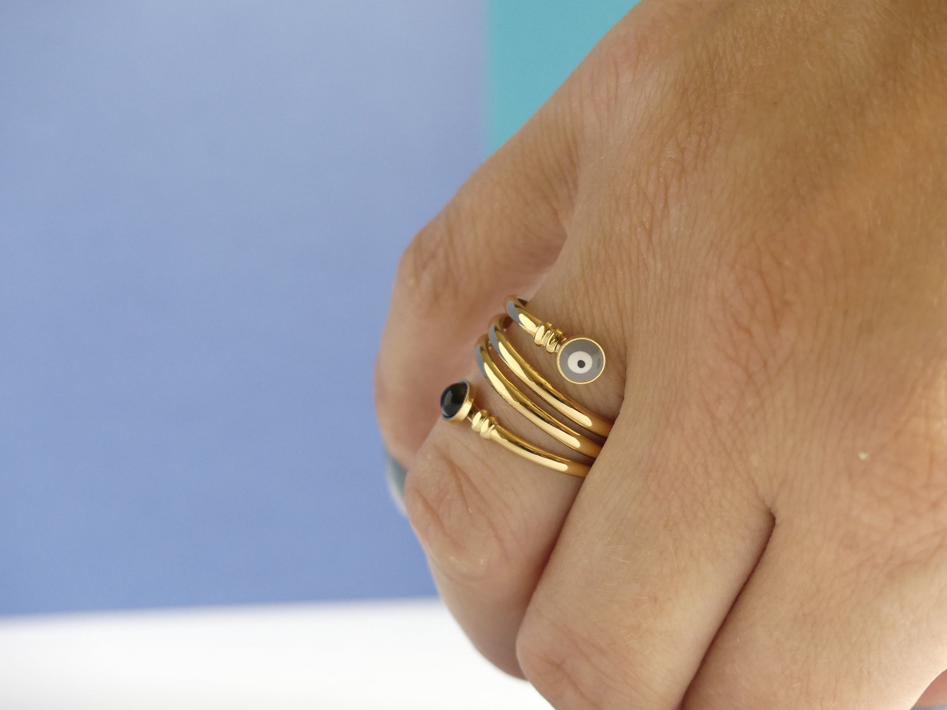 Bague femme large œil émail noir – acier inoxydable doré