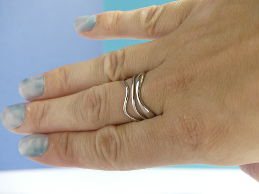 Bague femme trois anneaux ondulés – acier inoxydable argenté