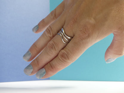 Bague femme trois anneaux ondulés – acier inoxydable argenté
