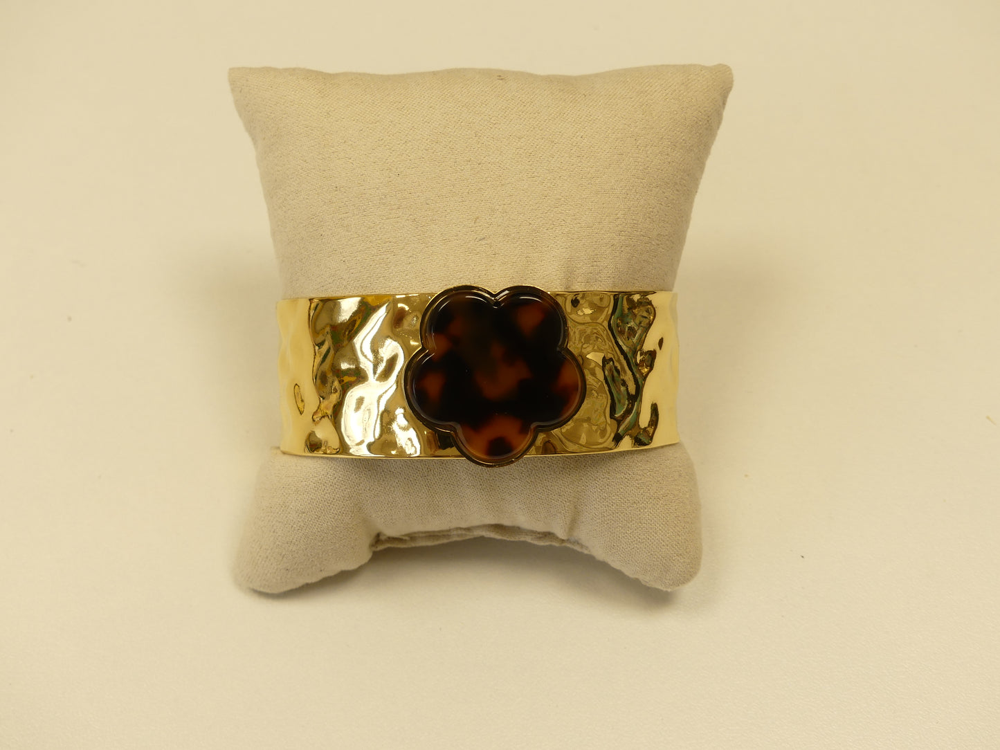 Bracelet Jonc Martelé Trèfle Écaille – Acier Inoxydable