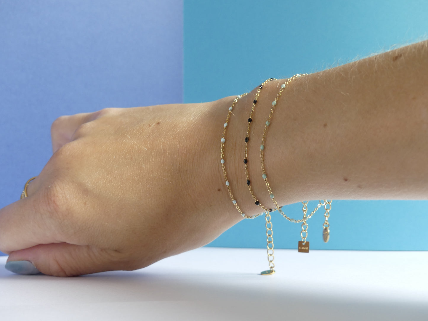 Bracelet femme chaîne émaillée – acier inoxydable doré