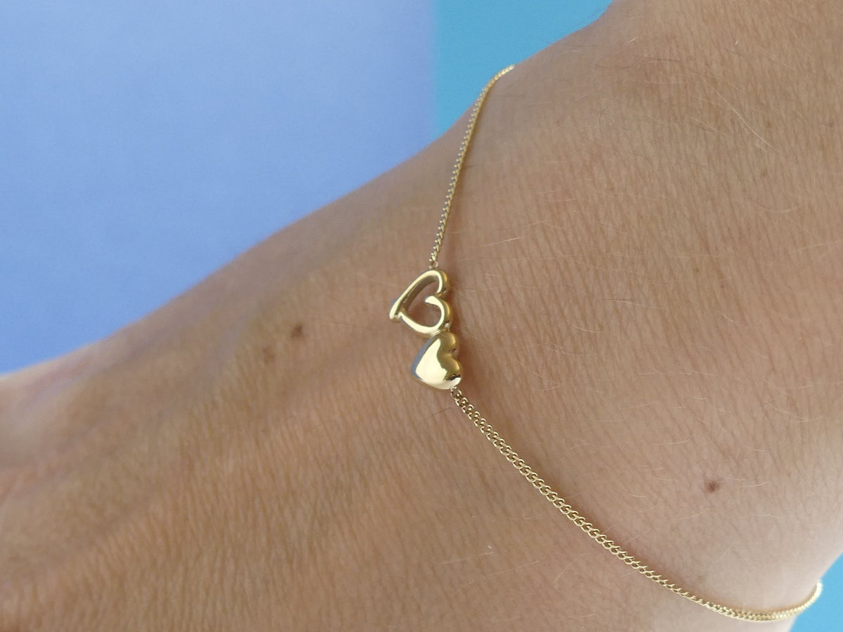 Bracelet femme fine maille gourmette deux cœurs – acier inoxydable doré
