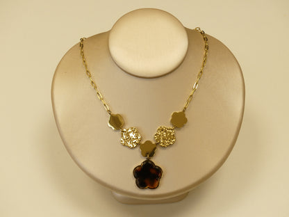 Collier Doré Fleur en Résine & Pastilles Martelées – Acier Inoxydable