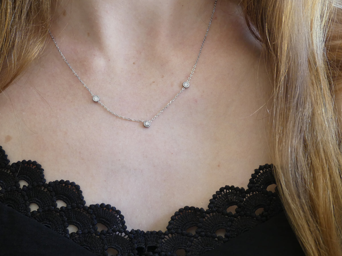 Collier femme trois pierres zirconium – acier inoxydable argenté