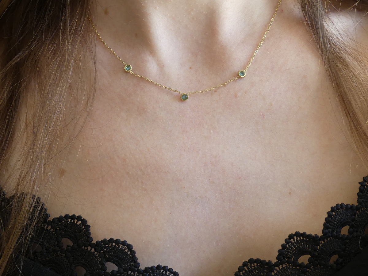 Collier femme trois pierres zirconium – acier inoxydable doré bleu zircon
