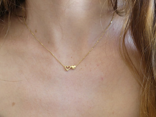 Collier femme fine maille gourmette et deux cœurs – acier inoxydable doré