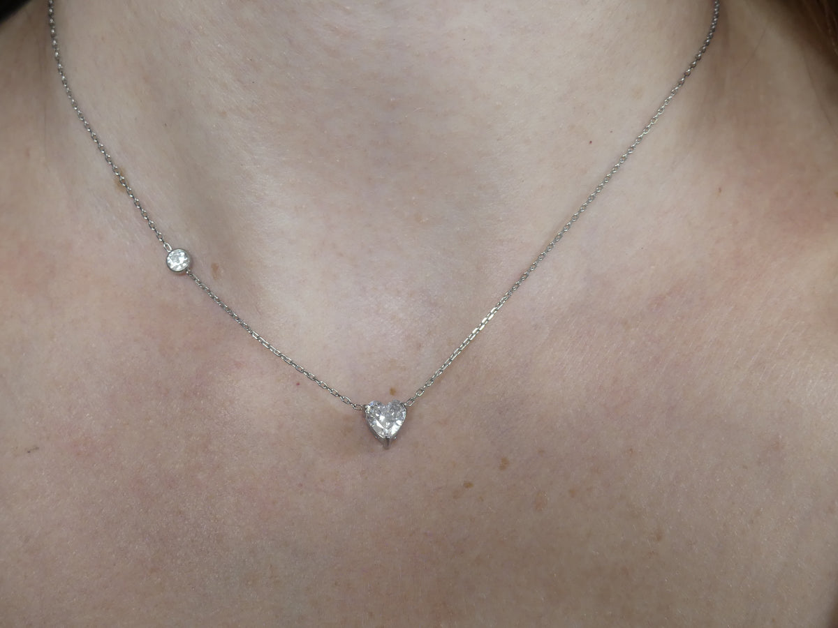 Collier femme pendentif cœur cristal blanc – acier inoxydable argenté