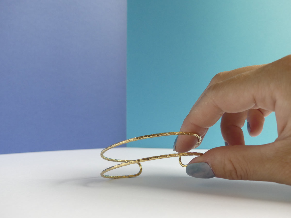 Manchette femme deux rangs diamantés – acier inoxydable doré