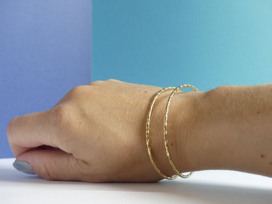 Manchette femme deux rangs diamantés – acier inoxydable doré