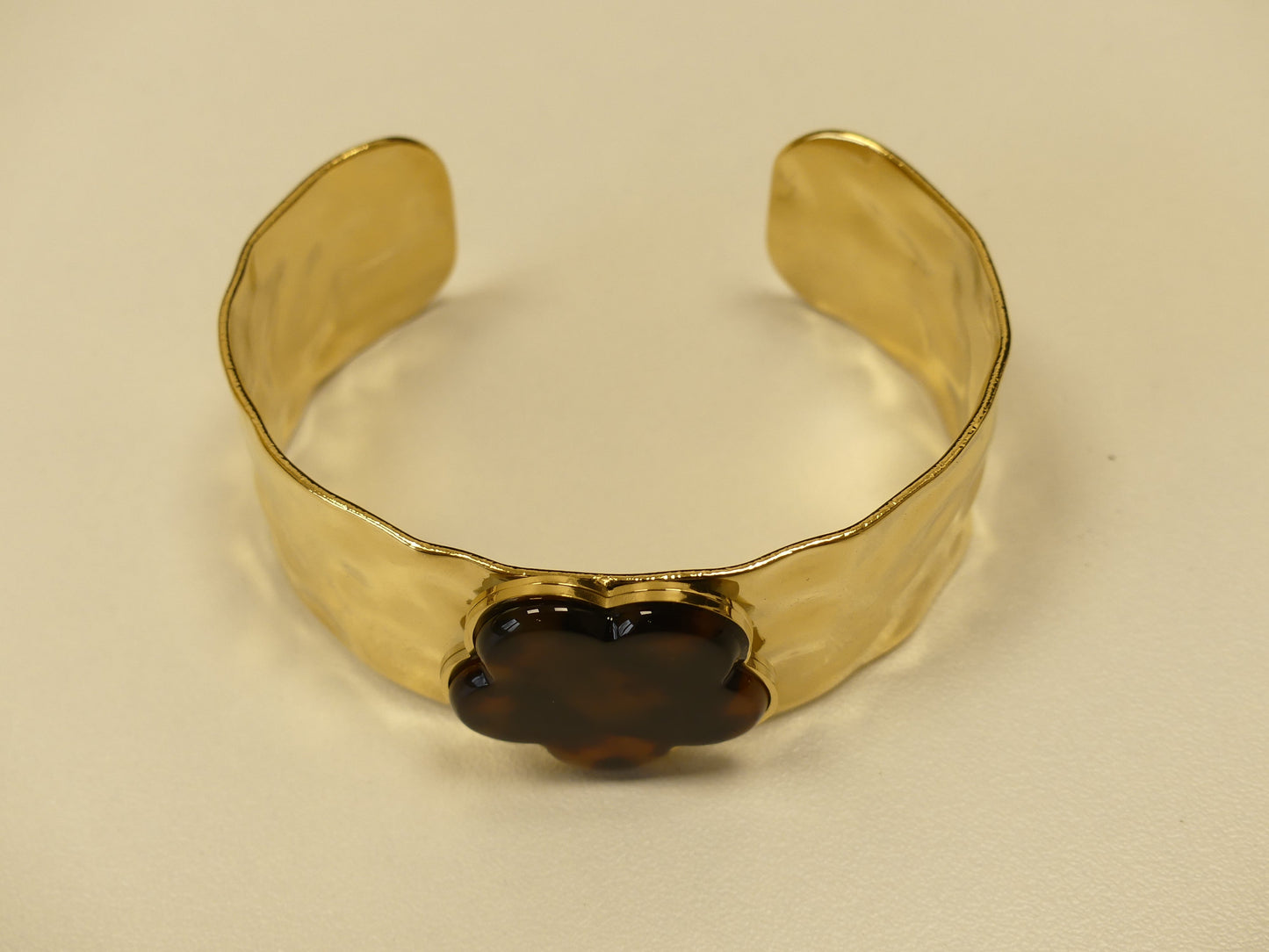 Bracelet Jonc Martelé Trèfle Écaille – Acier Inoxydable