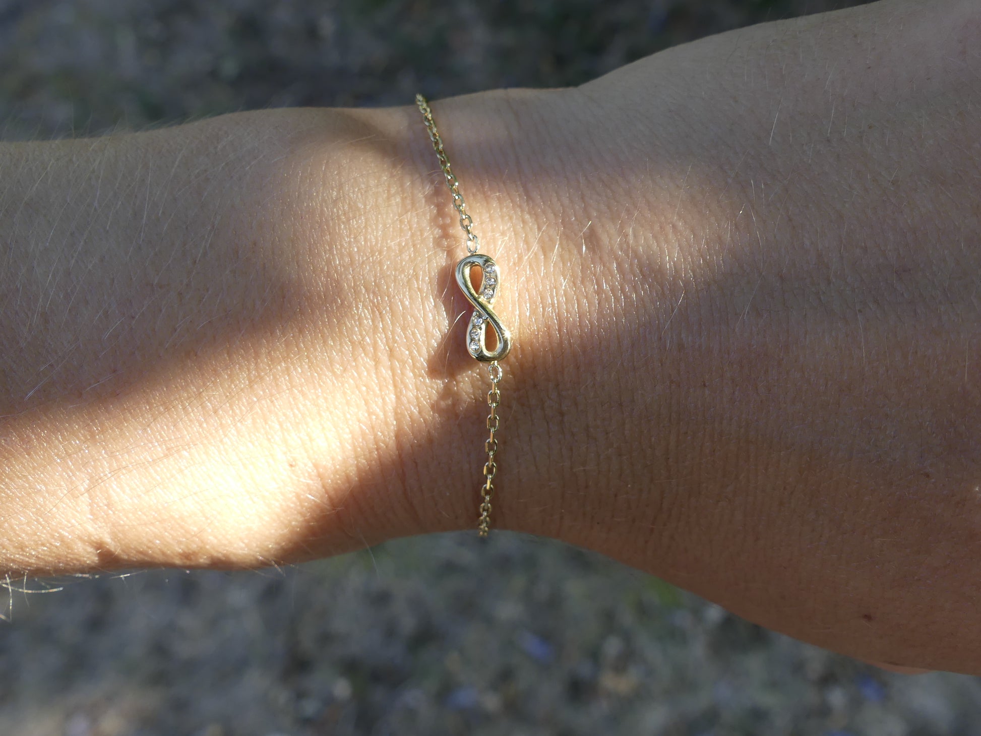 bracelet pendentif infini doré