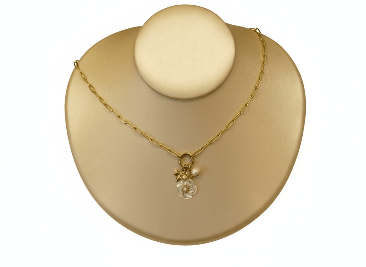 Collier Nhala - maille aux anneaux ovales, rond et breloques (fleur nacrée, papillon et perle d'eau douce) - Les p'tits cadeaux