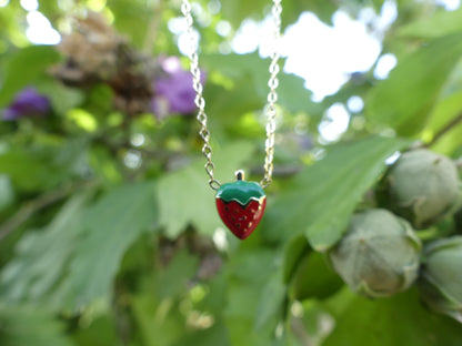 collier fraise enfant