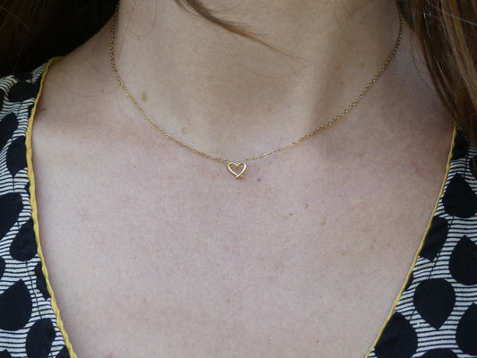 Collier petit cœur ajouré femme et enfant – acier inoxydable doré