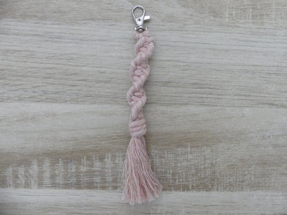 Porte-clé en macramé fait main – Torsadé et pompon – coton Oeko-Tex classe 1