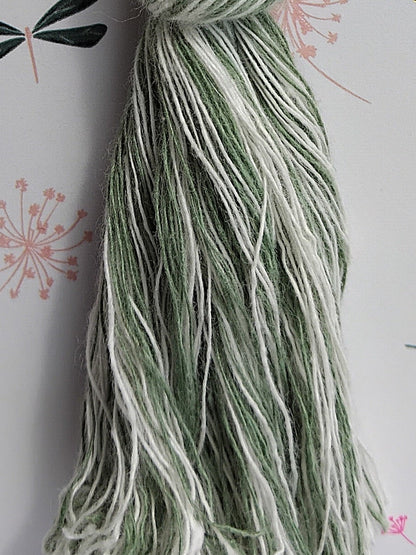 Porte-clé en macramé fait main – Nœuds droits et pompon – coton Oeko-Tex classe 1