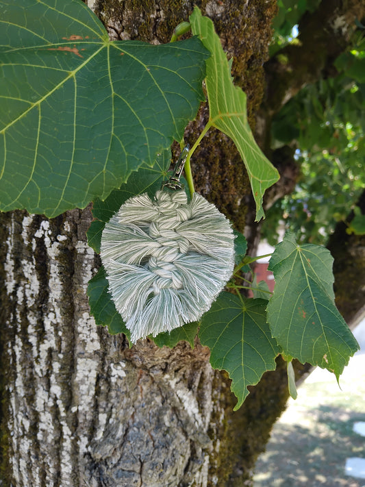 Porte-clé en macramé fait main – Feuille de tilleul – coton Oeko-Tex classe 1