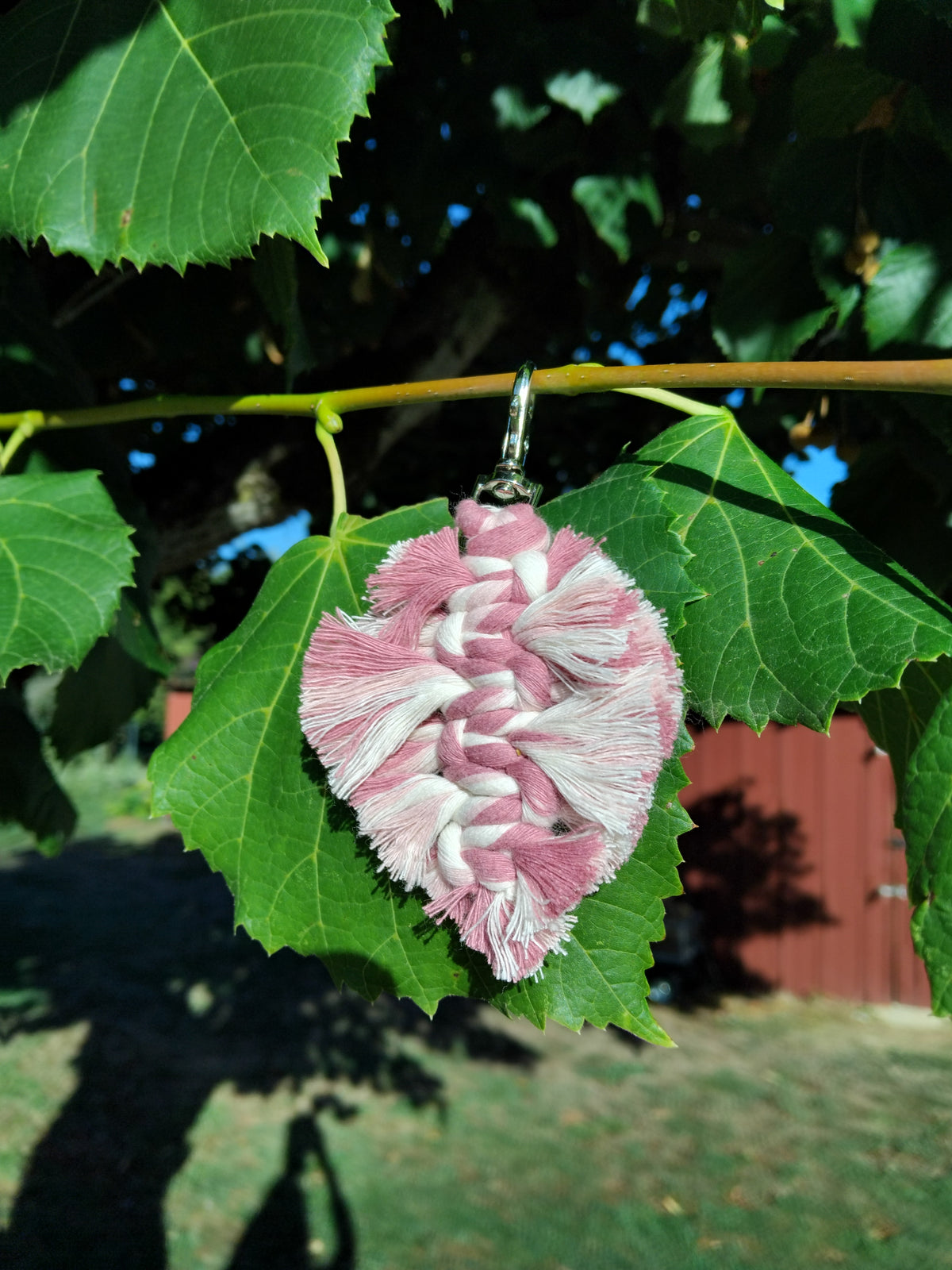 Porte-clé en macramé fait main – Feuille de tilleul – coton Oeko-Tex classe 1