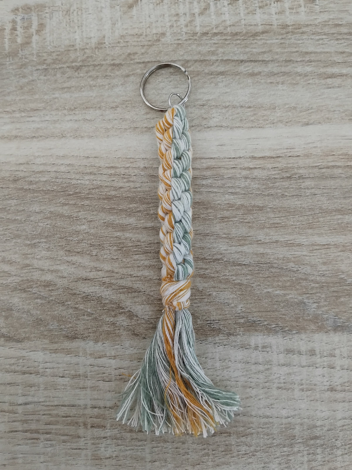 Porte-clé macramé façon scoubidou