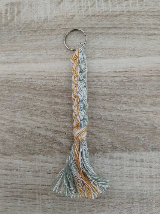 Porte-clé macramé façon scoubidou