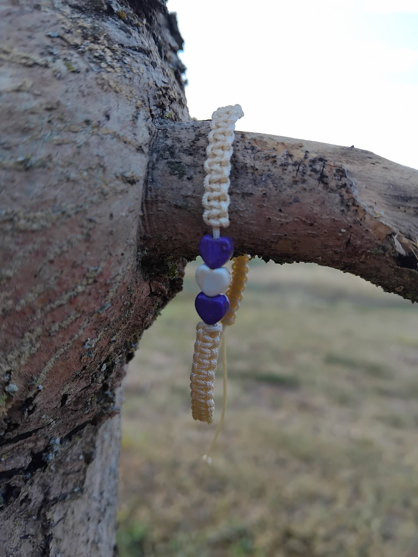 Bracelet macramé enfant – Trio de cœurs céramique violet et beige