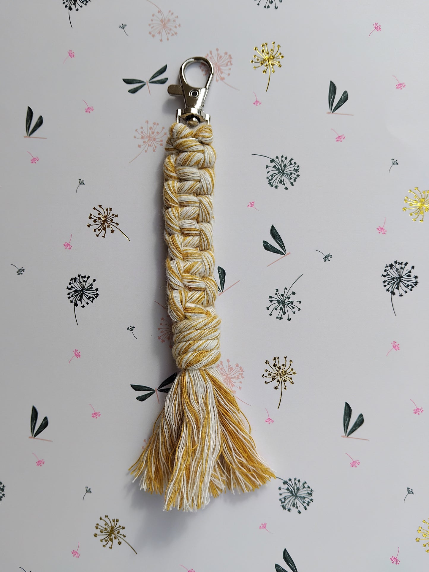 Porte-clé en macramé fait main – Nœuds droits et pompon – coton Oeko-Tex classe 1